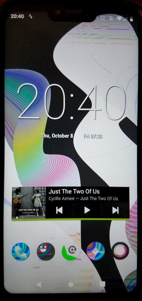 A photo of the home screen, with incorrect colors